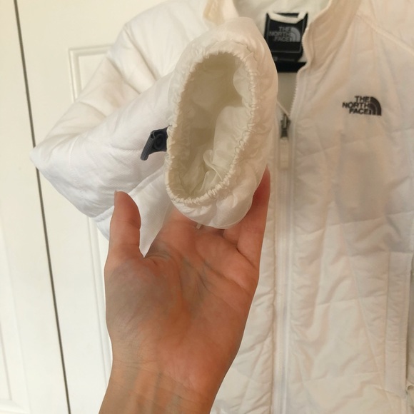 Small white North Face jacket ❄️ - Picture 7 of 8